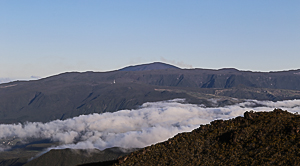 Vu sue le Piton de la Fournaise depuis le refuge du Piton des Neiges